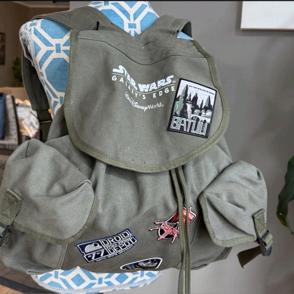 Disneyland Star Wars Galaxy’s Edge Opening Day Backpack 2019 with Patches
